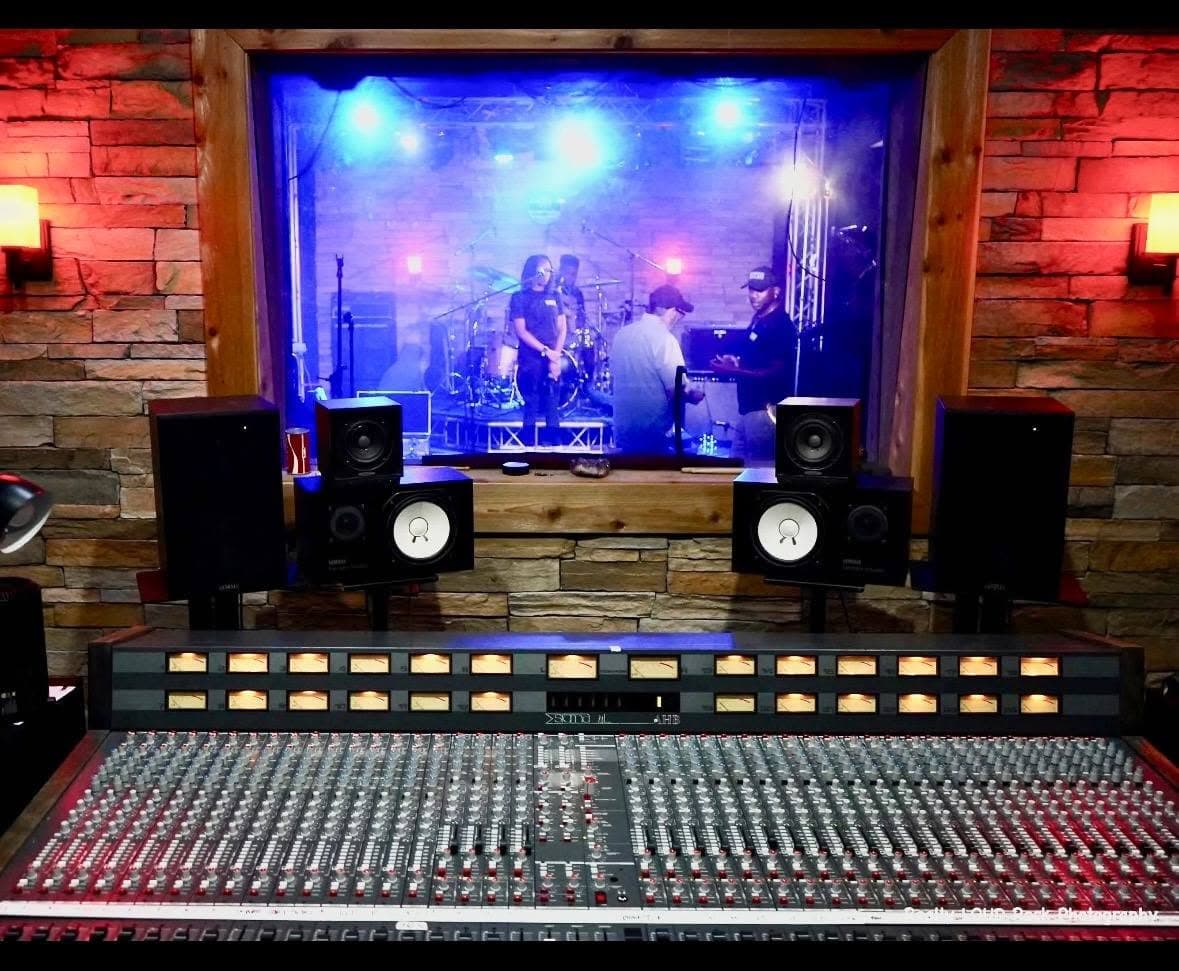 Ribbon Microphones and Guitar Cab Setup at Studio Live USA